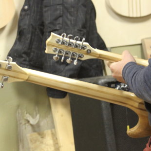 AttAck guitars Kaspars Čakste "Oranžās brīvdienas"