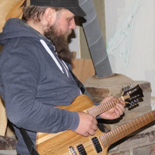 AttAck guitars Kaspars Čakste "Oranžās brīvdienas"