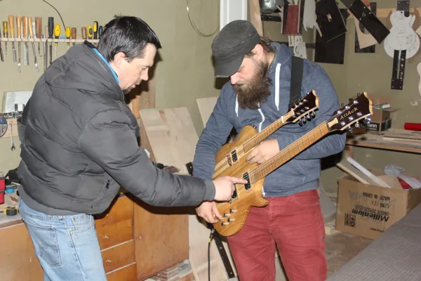 AttAck guitars Kaspars Čakste "Oranžās brīvdienas"