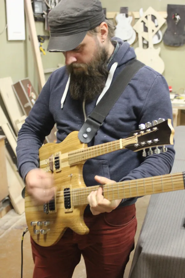 AttAck guitars Kaspars Čakste "Oranžās brīvdienas"