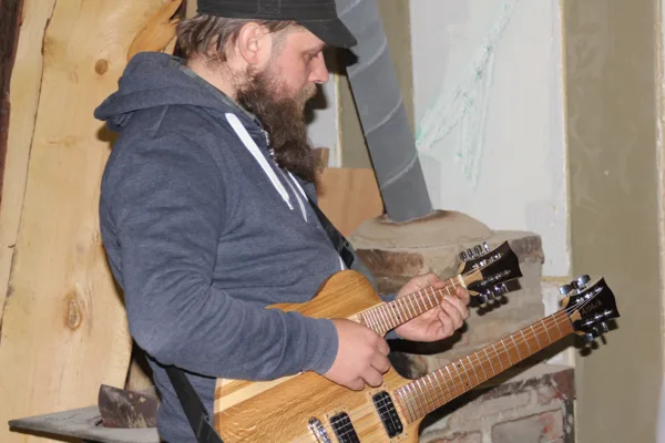 AttAck guitars Kaspars Čakste "Oranžās brīvdienas"