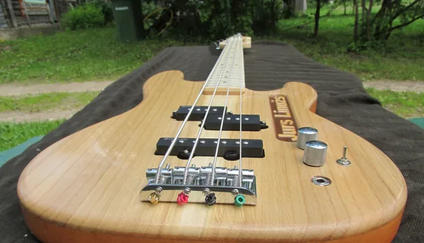 AttAck guitars